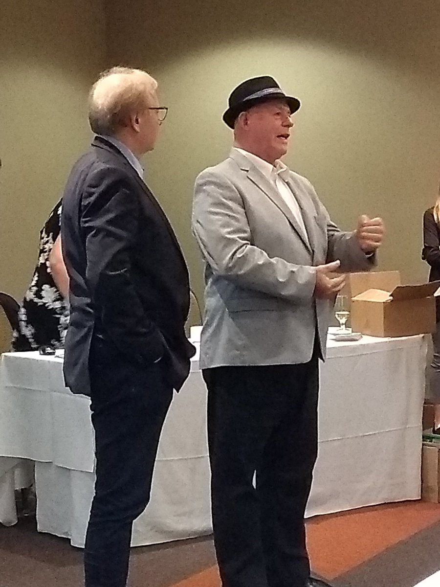 G_Lemieux's tweet photo. Présente au caucus du @partiquebecois à Wendake où l'on a présenté le plus récent ajout à notre équipe santé, le Dr Éric Tremblay, VP des Médecins pour un régime public! Se présentera dans Repentigny.
Une journée aussi belle que la météo :)
#polqc #assnat #Etatfort #equipeforte https://t.co/eHOlZBxiQA