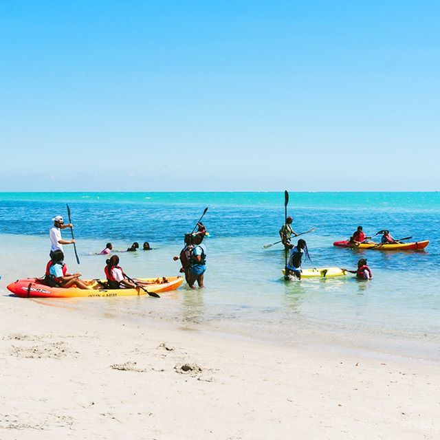 BigBlueandYou's tweet photo. ArtSea is all about exploring the ocean and we’re so thankful that @ipaddlemiami helps us do that! Thank you for providing us with kayaking gear for all the kids! 🌊🌊 📷 by @parcialmentenublada
.
.
.
.
.
.
#TeamBigBlue #OceanConservation#YouthActivism … https://t.co/FhQ7nvX7Vp https://t.co/QSIgXqJAKt