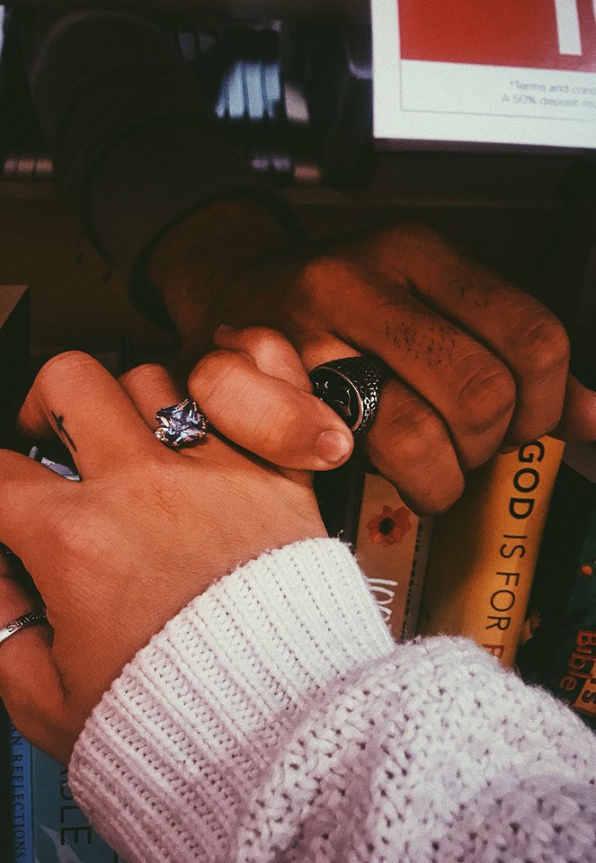 Lovexgram's tweet photo. Relationship like this 💗👫🌹🙈🎈👌 https://t.co/APiYUICJnX