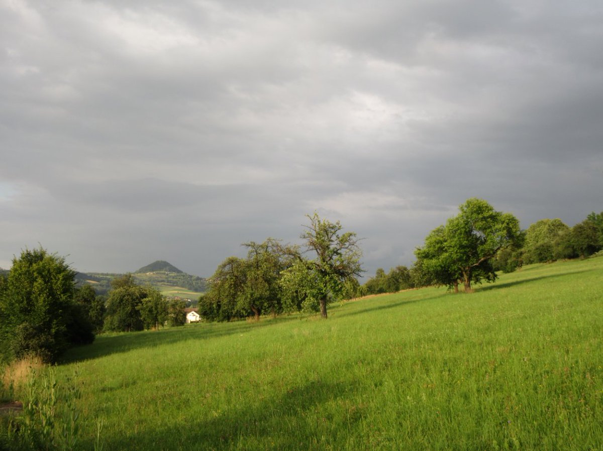 Sparrersway's tweet photo. Abendstimmung über #Bartenbach mit #Hohenstaufen https://t.co/gTNT5zULjf