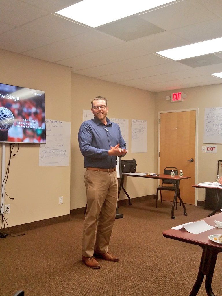 TammyBGV's tweet photo. What company invests in their employees like #DiamondResorts? World class trainer @KraigKann is taking us to the next level!!  #ElevateDiamond @0neTeamVA @JustinMHuish @Ash_Wrd @SBarry_WSO @eBryceEasleyDRI @DiamondCareers @JoeVBOPC https://t.co/NVoh2QWZRo