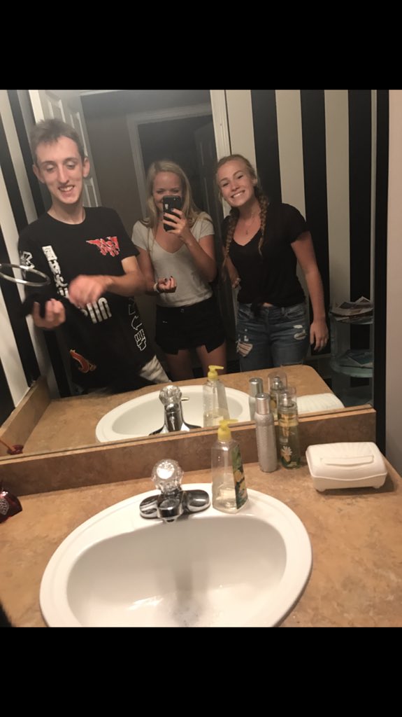 mfoote10's tweet photo. happy birthday to my best friend💗💗💗💗💗 i wish i was there to hang and celebrate you, love you @MarshallWeasel https://t.co/lG0HHQXJgG