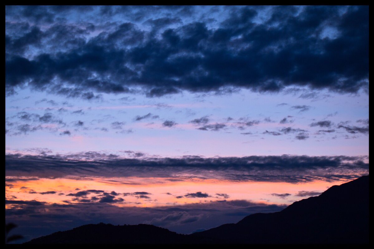 MKWPublishing's tweet photo. Lovely Spanish sunset...🌅

#sunset #clouds #spain @StormHour @CloudAppSoc @EarthandClouds @ThePhotoHour #darksunset https://t.co/PkpcBbSmmb