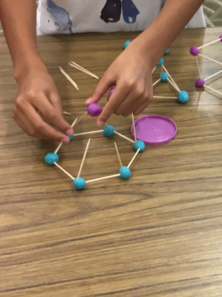 yourmortonlib's tweet photo. Beginning of the week and then end of the week.  What a masterpiece these Summer School Creators made.@MsVJohnsLibrary @AdamsElLibrary @aisdlibsrv https://t.co/nBFtz59d0g