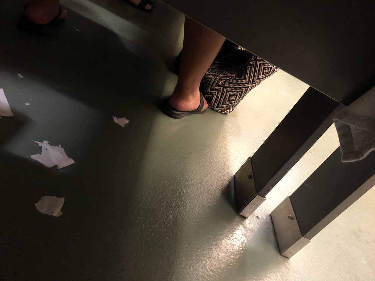 mallorybby's tweet photo. Ladies! Stop putting your bags on the restroom floor! This is so nasty! And then i bet you put your bag on your bed when you get home 🤦🏻‍♀️🤮 https://t.co/1LNxKpX1Ss