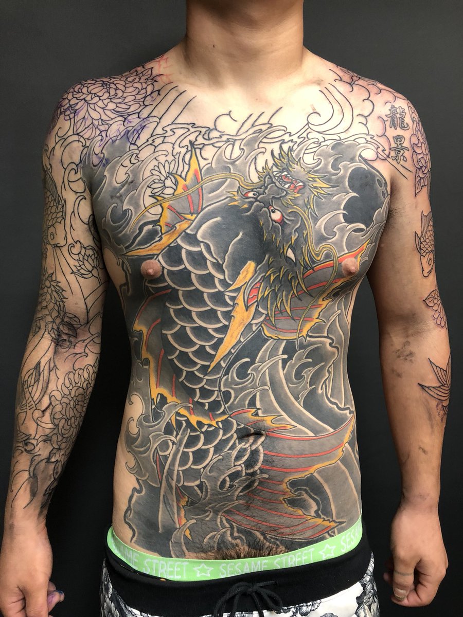 彫つな一門 姫路刺青師 龍景 どんぶり 筋彫り進めました お疲れ様でした