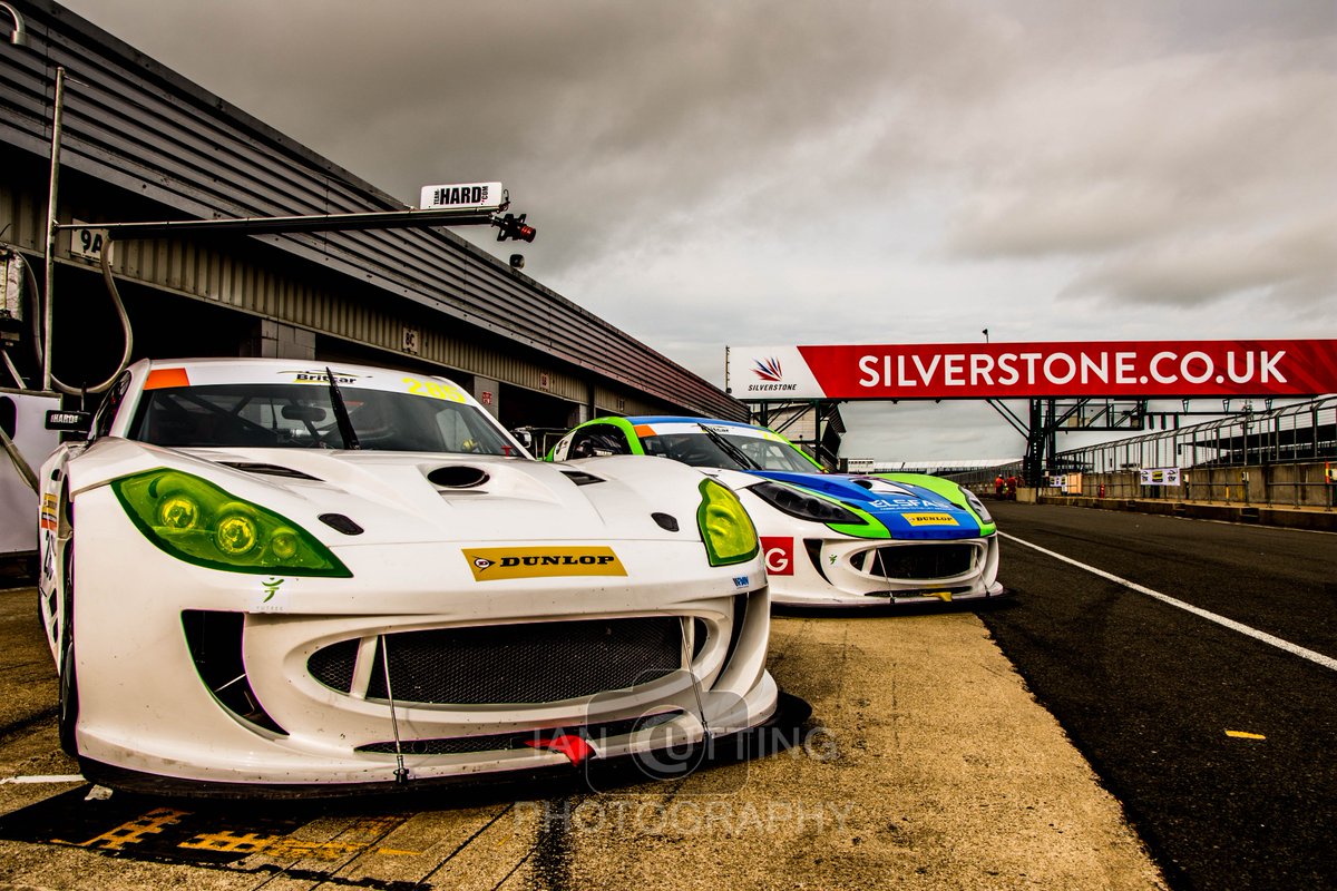 iancuttingphoto's tweet photo. #ThrowbackThursday to last time @TeamHardRacing @SimonRudd_24 @Barley_Racing in action @BritcarNews https://t.co/O26jLDdfW4 https://t.co/YGxJJgp3PH