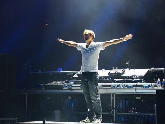 LvAVB_ASOT1PNW's tweet image. In A State Of Trance #ASOT869 🙈🎶✨😌 🎶A State Of Trance🙈🎶✨😌 
With @arminvanbuuren @rubenderonde @asot 💃🎶🙌🏽🎶🕺🎶🙌🏽😍
#TranceFamily 💖🤗😊
(Margaret Schlamp-Seattle🇺🇸)