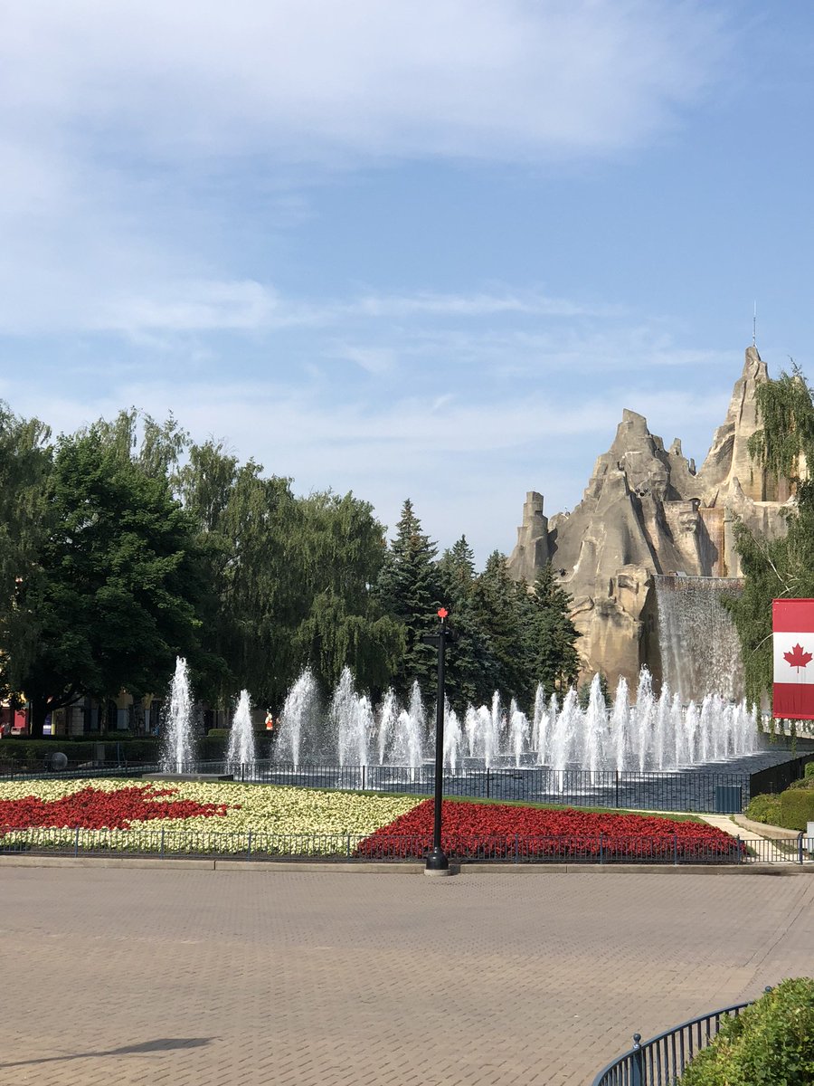 StAgnesCS's tweet photo. We had an awesome day with our Grades 5/6/7/8 Students at Canada's Wonderland on Monday! https://t.co/VClpIhl21e