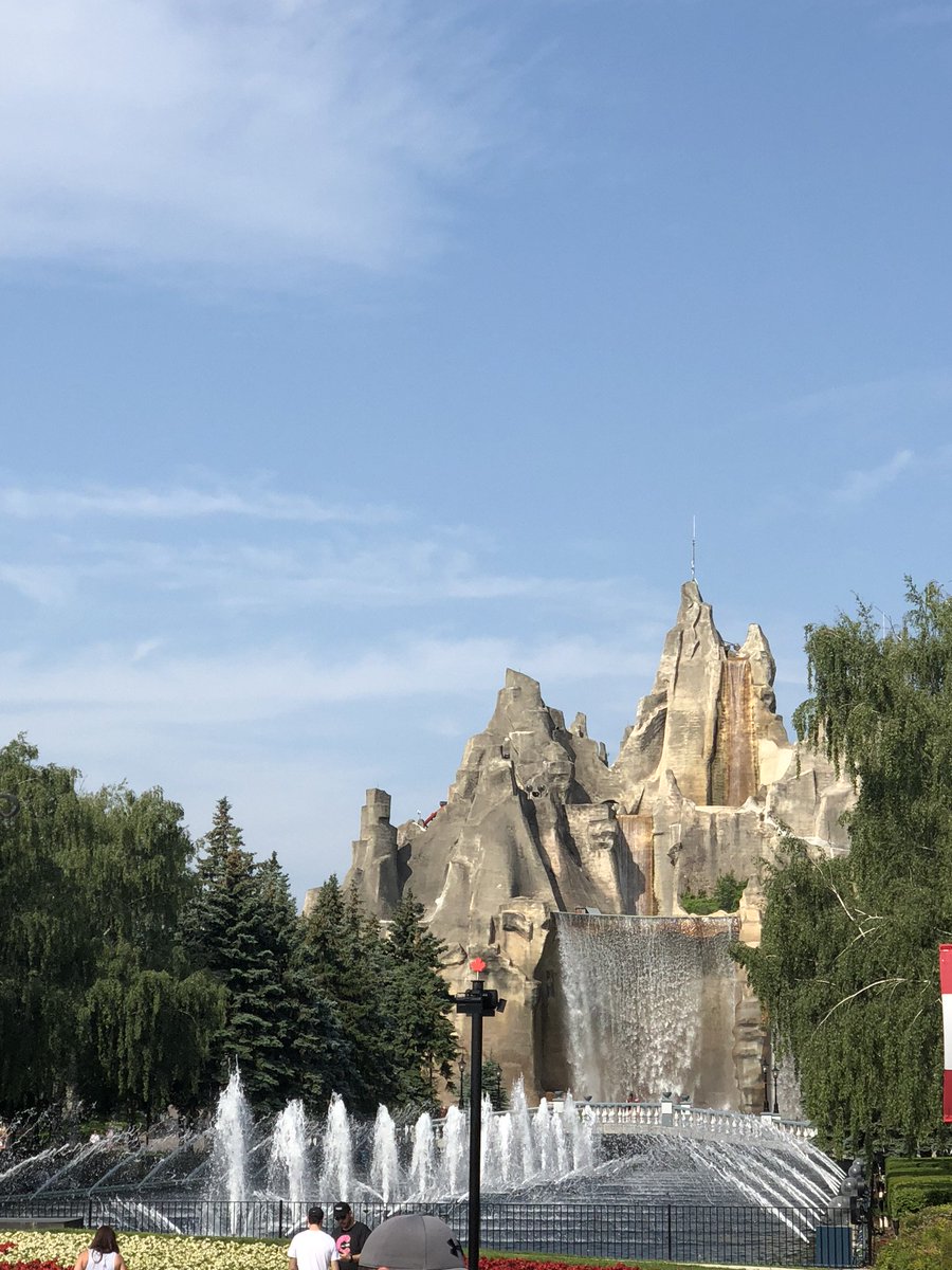 StAgnesCS's tweet photo. We had an awesome day with our Grades 5/6/7/8 Students at Canada's Wonderland on Monday! https://t.co/VClpIhl21e