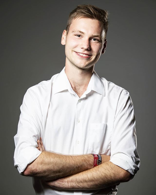 Backfishnascher's tweet photo. Your friendly neighborhood!
Für noch mehr schnieke Fotos : @twocameras.os
.
.
.
.
.
.
.
.
#business #portrait #work #canon #llens #photoshop #bewerbung https://t.co/CJhNE6uWuC https://t.co/p8LZijgm4z