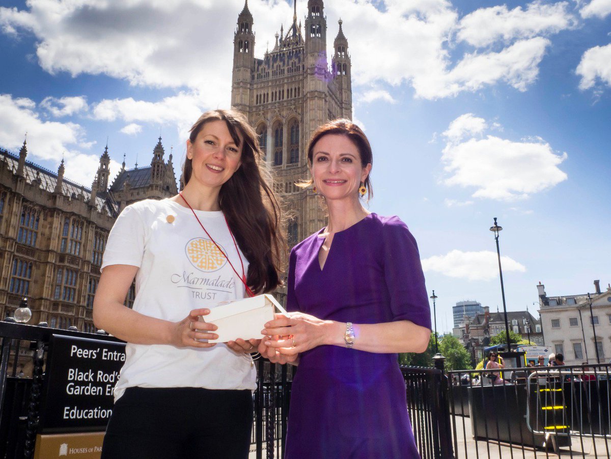 marmaladetrust's tweet photo. Amy Perrin sharing a #connectioncake with @SeemaKennedy Co-chair of the @JoCoxLoneliness Commission at the Houses of Parliament. They discussed the commission and ways of working more collaboratively and strategically to maximise the impact of #LonelinessAwarenessWeek in 2019🍊🍰 https://t.co/cUP5hPnc22