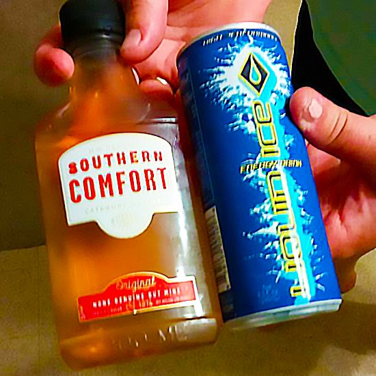 Drink_LiquidIce's tweet photo. #LiquidIceBlue + #SouthernConfort | #LiquidIce #Blue #SouthernComfort #Liquid #Ice #Energy #Drink #EnergyDrink #Whiskey #liqueur #tipsy #tipsybartender #cocktail #cocktails #cocktailporn #drinkgasm #drinkporn #drink #mixology #mixologists #alcohol #drinks #cheers #ThirstyThursday https://t.co/yuC92NxBRe