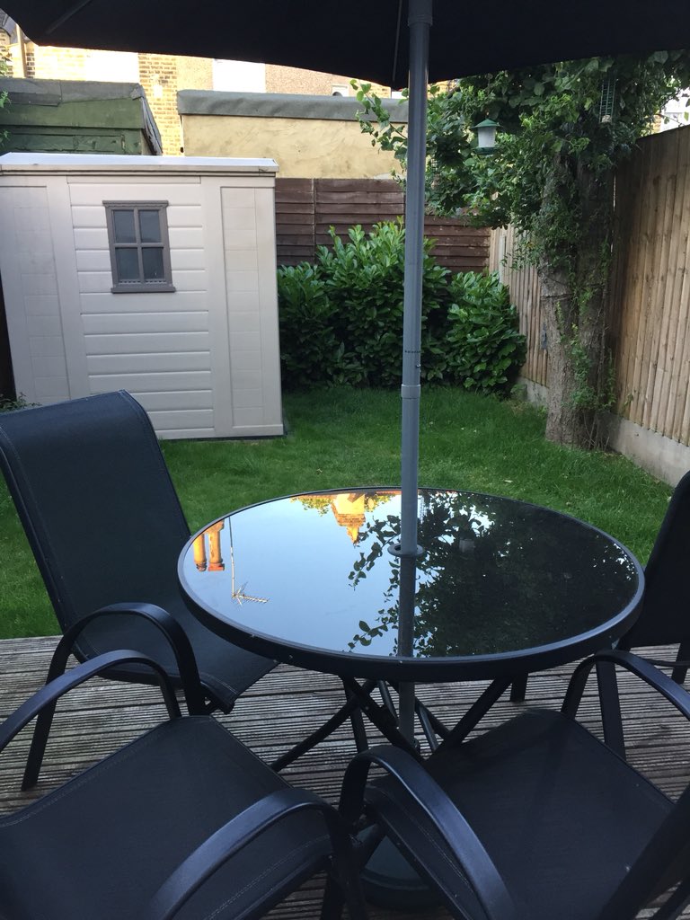 CommSuppNet's tweet photo. @cleanairdayuk @NHSEngland in the words of the great yet to be awarded great #laureate @realDonaldTrump #CleanAirDay2018 is #fakenews hard to believe I cleaned my table this morning - thanks to #WestHam development in @NewhamLondon I’m inhaling this. https://t.co/qHPgN71Krd