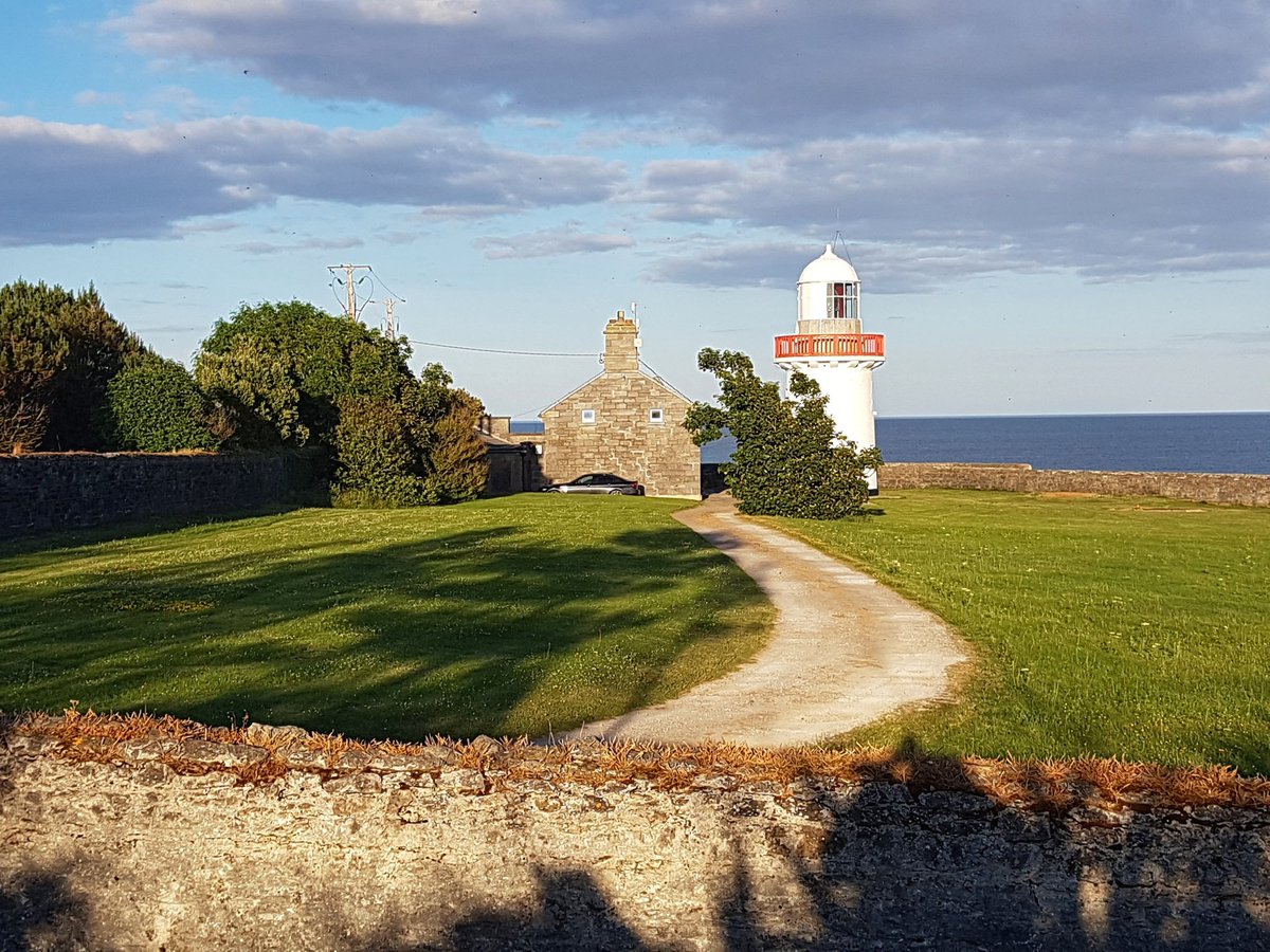 johnfoleyimages's tweet photo. Ballinacourty Lighthouse #SummerSolstice2018  @WeatherCee @deric_hartigan @StormHour @AAWeatherWatch @AimsirTG4 #sunnysoutheast https://t.co/N9rHw3oOUc
