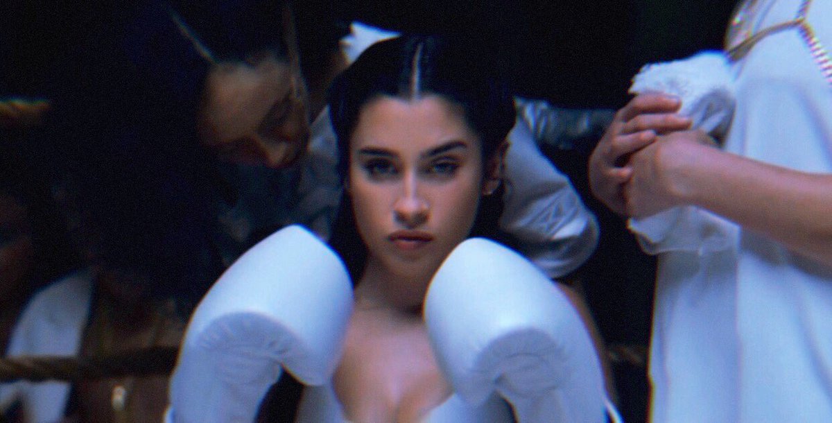 LaurenJauregui's tweet photo. Esa Rosita tiene espinas https://t.co/EyjfydJ682