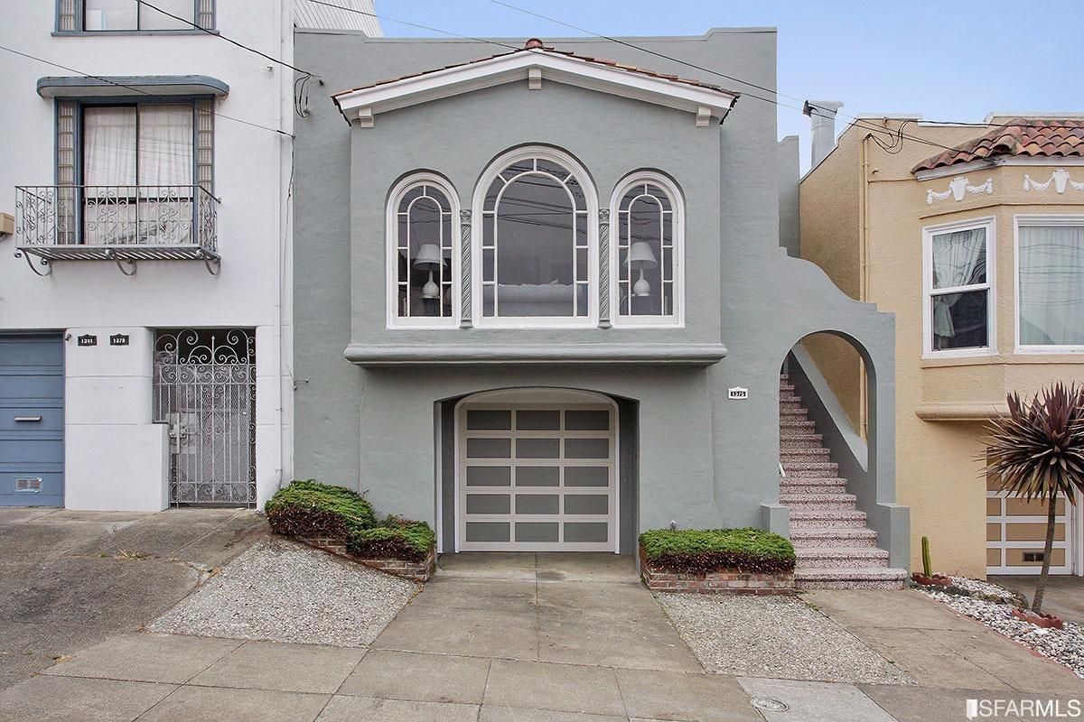 RaeannaR's tweet photo. Traditional Central Sunset Home contains 2 bedrooms, formal dinning room, large living room and office. It's kitchen is recently remodeled with granite counter top and designer tiles on backsplash and Stainless appliances. Two .. https://t.co/p3Iqx0ImXS https://t.co/hHFccwBp06