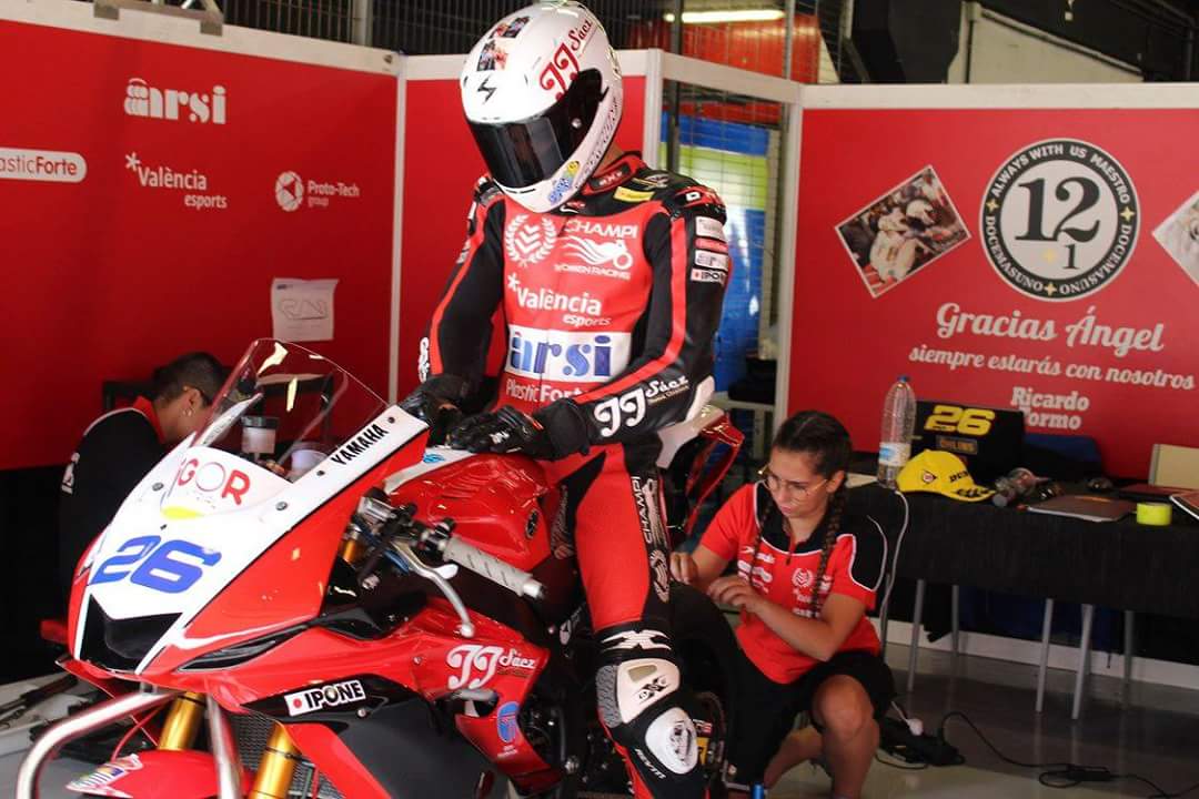 ChampiWomen's tweet photo. Os esperamos este fin de semana en @CircuitoNavarra A darlo todo! 🏍 #PaquiHerraez @26danisaez #BoxFemenino #Igualdad #ValoresQueUnen @dipvalencia @isagarciasanc @RasanDeportivo @ProtoTechGroup @PlasticForte @arsispain @IbericaIpone @Klaus71_Oficial @AngelicaGmez7 @teammotofans https://t.co/wusoXv9YHV