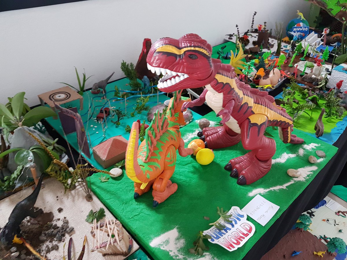 Melbourne Circular Lujo JULIO YAÑEZ on Twitter: "Mis amigos de @linea_caliente cambiaron boletos  para la premier de #JurassicPark a los niños que llevaron maquetas de  dinosaurios a la estación. Muy bien!! https://t.co/9CGmwOJLrn" / Twitter