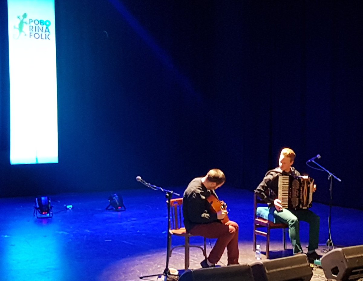 Precioso el concierto del XX Aniversario de #PoborinaFolk, Symbio trae su música impresionante con zanfona y acordeón desde Suecia a Teruel. Encantados de traer un trocito del #XXPoborina a los turolenses 😃. Gracias a @PrensaAyTeruel por aportar el Teatro Marín que se ha llenado