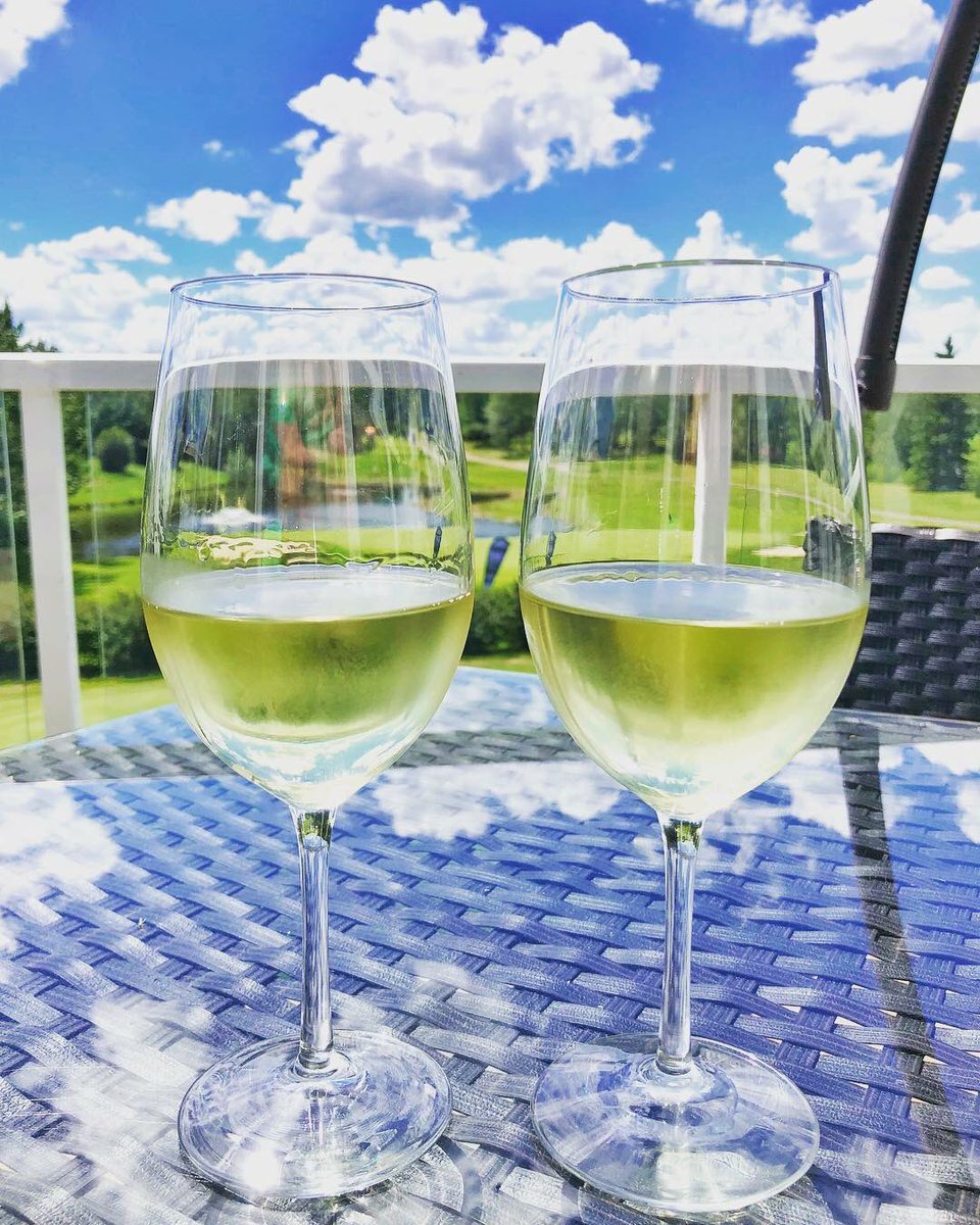 BelvedereGCC's tweet image. Summer 2018 is officially here!! 😎😍 #belvederegcc #whyibelong #patio #winetime #summer