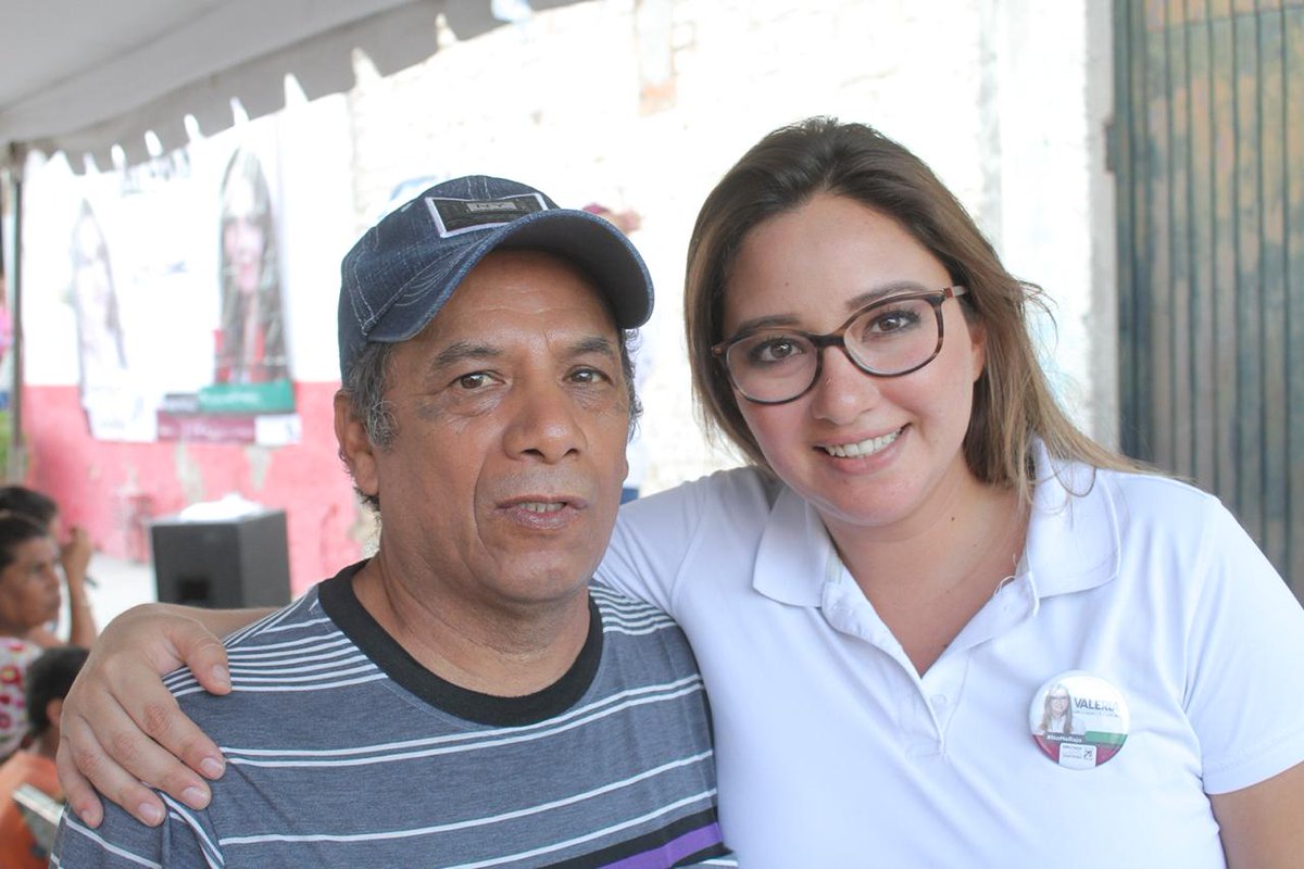 valeria_guzman_'s tweet photo. En la Coronilla nuestros vecinos saben que nosotros no solo recorremos las colonias en las elecciones, hemos caminado el #Distrito4 por más 7 años y mis propuestas se basan en lo que nos platican a diario.

¿Tu diputado camina tus calles? ¡Yo si! y no #NoMeRajo https://t.co/fmTHZ1hGJ6