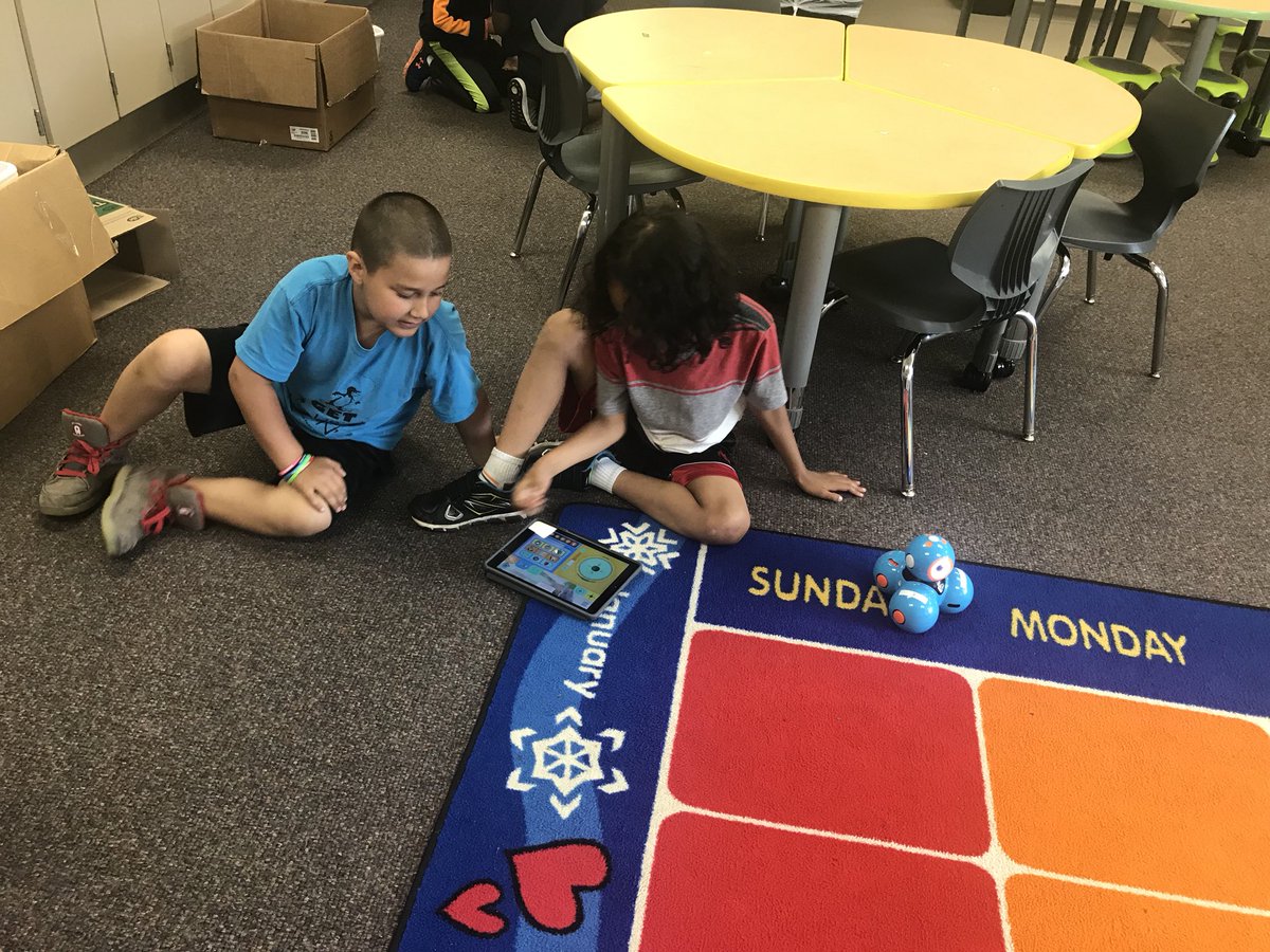 196yscamp's tweet photo. Mrs. Van Guilder’s class played with a robot named Dash today using iPads. https://t.co/2RNxj2354t