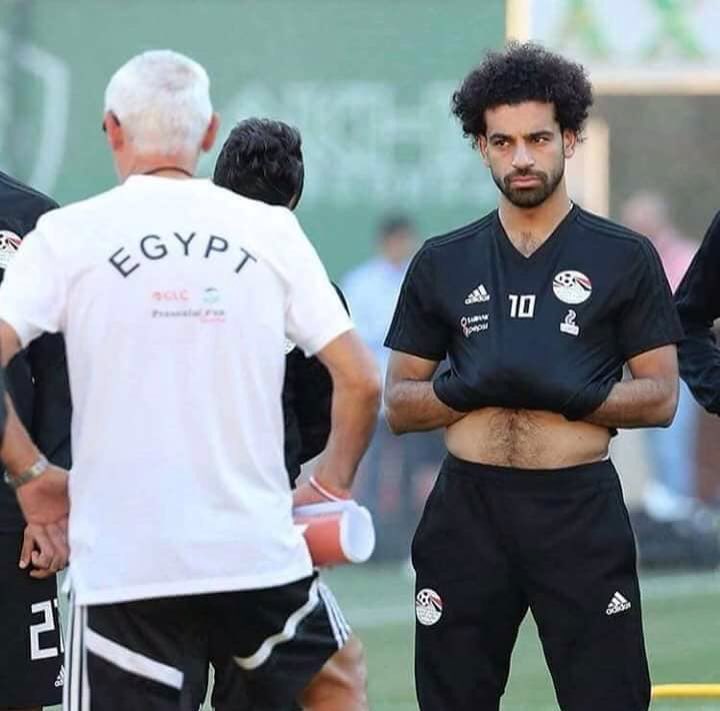 portoto90's tweet photo. @MoSalah  ايه يا ابو مكه النظره دى 👀😂
عارف انت عايز اي�� من النظره دى يا صلاح كلنا حاسين بيك 😔 https://t.co/ONXeZcDN7F