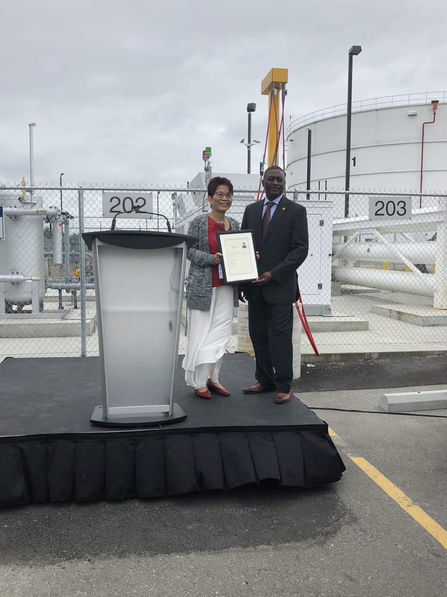 UPS_Canada's tweet photo. Thank you to the Honorable @Teresa_Wat, MLA of Richmond North Centre, for joining us at the launch of #UPSCaCNG and acknowledging UPS Canada’s efforts to lead the way in utilizing compressed natural gas. https://t.co/X7PjEbJQto