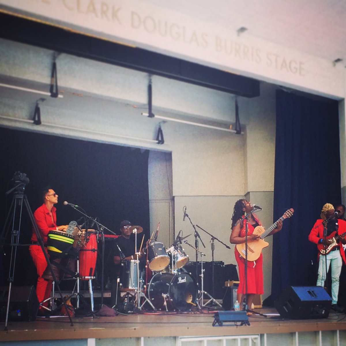 Live! from #northbeachbandshell with #inezbarlatier #makemusicmiami facebook.com/BuskerfestMiam…