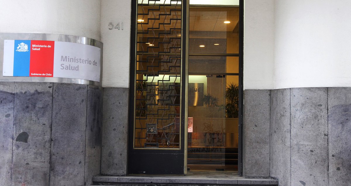 ministeriosalud's tweet photo. Aclaración del Ministerio de Salud por sarampión:
✅Actualmente NO existe presencia de un brote de esta enfermedad en el país. 
✅La recomendación de vacunarse se remite EXCLUSIVAMENTE a personas que viajen al extranjero. ¿Qué personas? Entérate aquí 👉🏼 https://t.co/1P9DK8dgZs https://t.co/oOKfqlxUnt