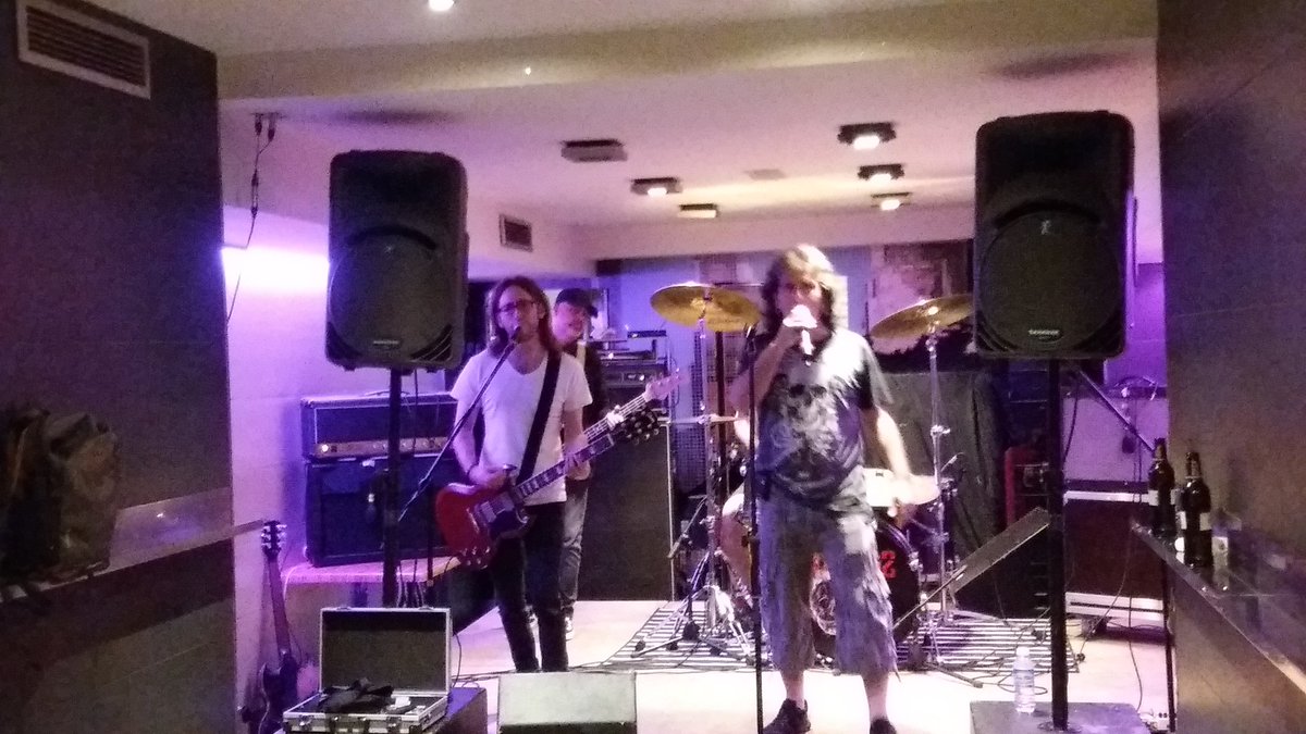 AlmazanMelero's tweet photo. Ya tenemos todo listo en @PubDolbyAlfaro para el XIX ciclo Pop-Rock, directazo que nos van a ofrecer los amigos de @silencioagrupo https://t.co/txcUpY7P0n