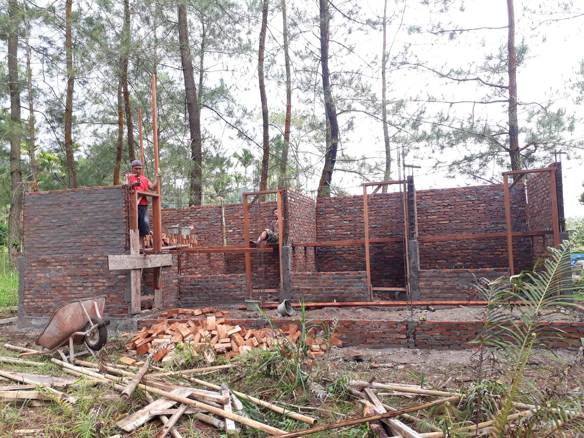 Adelina1984's tweet photo. Awesome progress on our #pangolin quarantine centre in Sumatra. These guys are absolute legends 😍 https://t.co/y8bydQvdMu