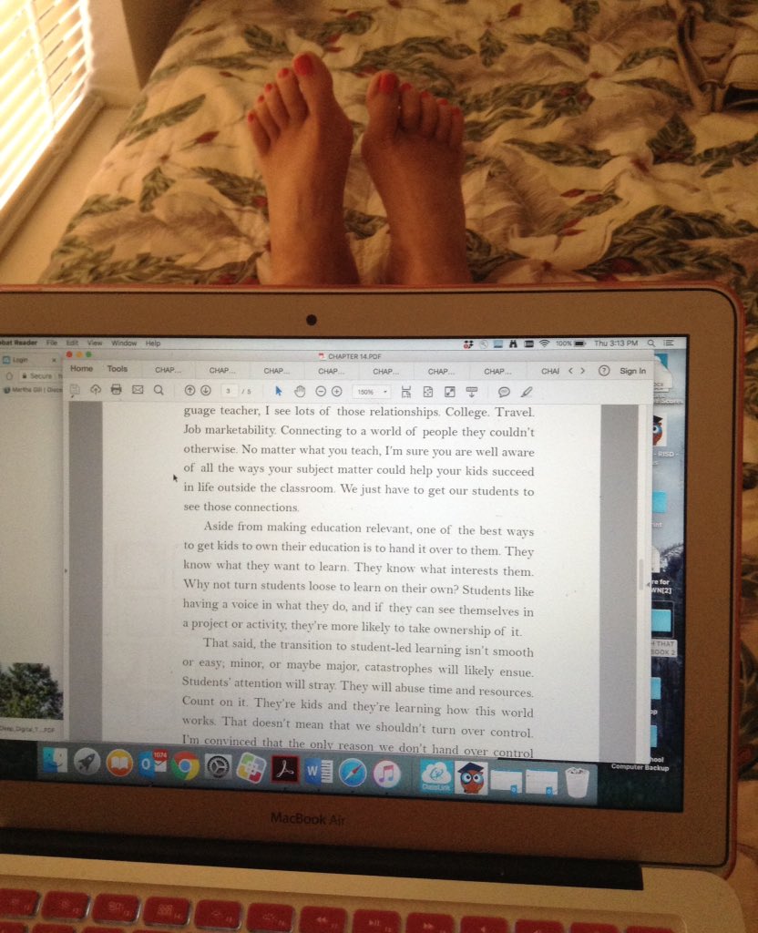 MrsGillsGators's tweet photo. Ditch That Textbook
#RISDSweetReads #SummerLearningSelfie https://t.co/Kbt3GJ76yX