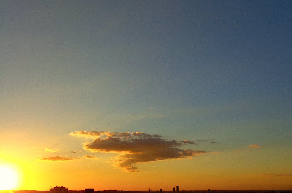 UnbesetztSynth's tweet photo. Paris Texas #eastlondon #TravisHenderson #DeathDiscs #WimWenders #Vastness #Gedrücktheit @reedandcaroline @drunkenpoet92 @VeryRecords :: Halo 🌓! https://t.co/yvvcsgCxb1