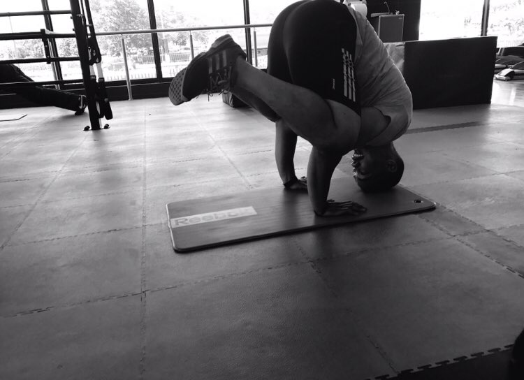 audas_vanschoor's tweet photo. Let’s drop something on #internationalyogaday 🙃 🤸🏾♂️🧘🏽♂️ #ThrowBackThursday #TBT #Yoga #Avsfitnessteam #Motivation #Workout #Functionaltraining @adidasza #Gym @virginactivesa #HereTocreate #Boostvibes #Fitttestdad #VASweatsesh #Avsfitness https://t.co/pcb7NnSfSN