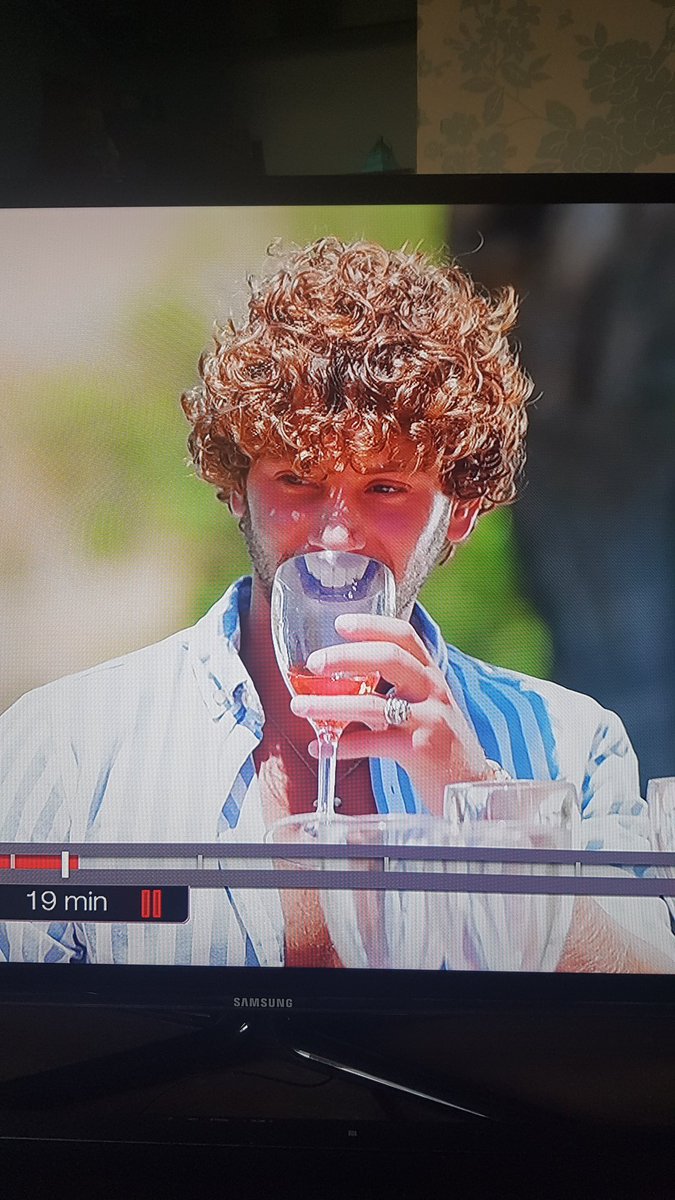 Dogo2k's tweet photo. Best bit of love island so far 🤣 #LoveIsland https://t.co/brOi6yO14w