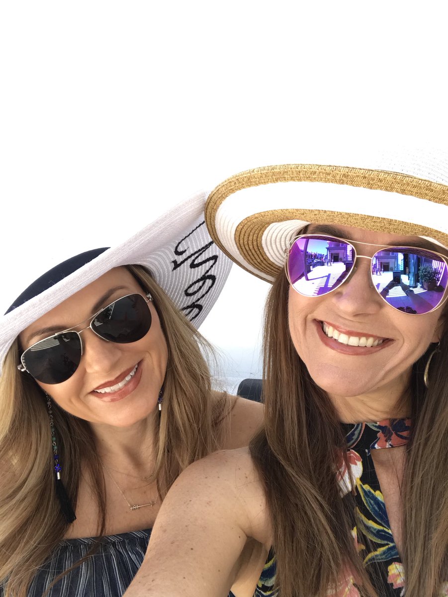 nini_marie68's tweet photo. Happy #firstdaysummer and #NationalSelfieDay https://t.co/t8BVXsaokC