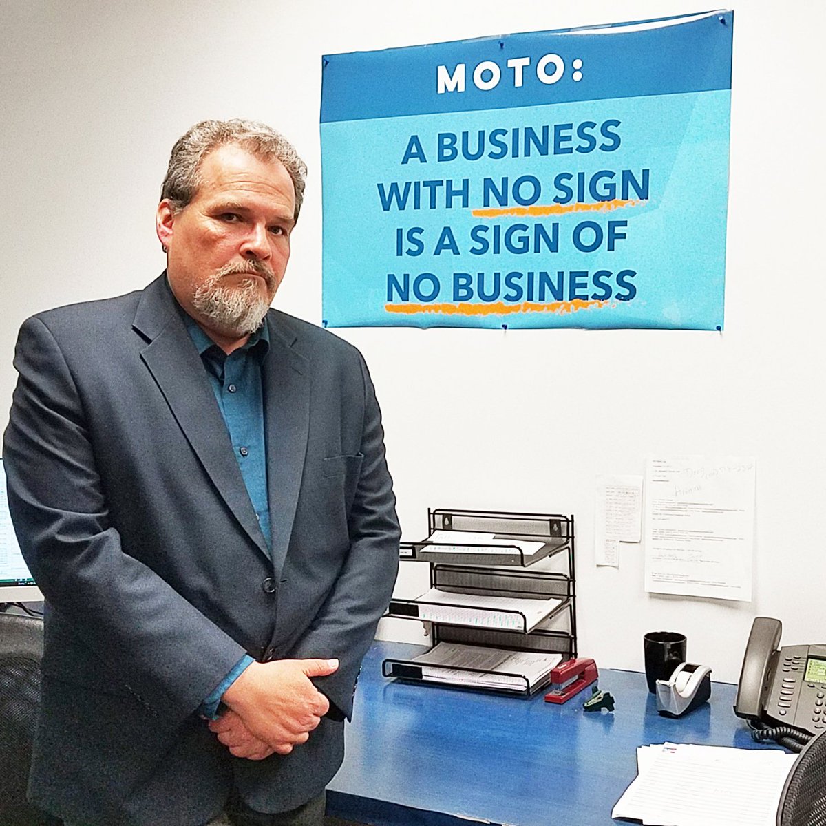 ABCPrintroom's tweet image. Why isn’t Tim smiling? Because he doesn’t have a #selfieframe. Don’t be like Tim. Get your frame today! Happy #NationalSelfieDay! ow.ly/biLr50hMkvb