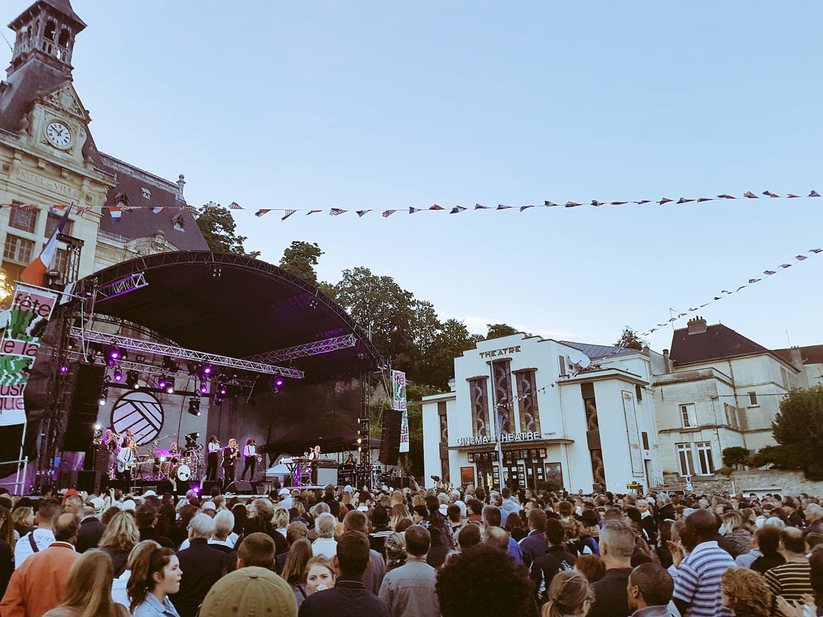 FrancoiseNyssen's tweet photo. Ce soir, je suis à @chateau_thierry pour la #FêteDeLaMusique ! Bravo à tous les acteurs culturels, les élus, les artistes mobilisés pour cette formidable soirée ! https://t.co/sbBWbMB0Ly