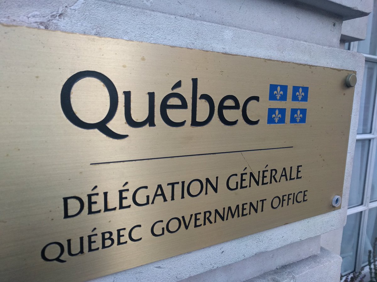 bruno_faucher's tweet photo. Célébration québécoise à Londres! Merci à @Quebec_UK et au Délégué général @JohnColemanQc pour cet avant-goût de la Fête nationale du Québec! #DGQL @MRIF_Quebec https://t.co/8M4wtB9Ik6
