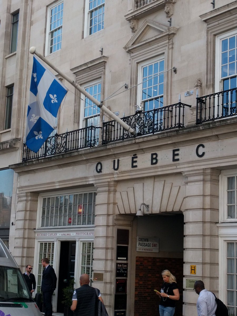 bruno_faucher's tweet photo. Célébration québécoise à Londres! Merci à @Quebec_UK et au Délégué général @JohnColemanQc pour cet avant-goût de la Fête nationale du Québec! #DGQL @MRIF_Quebec https://t.co/8M4wtB9Ik6