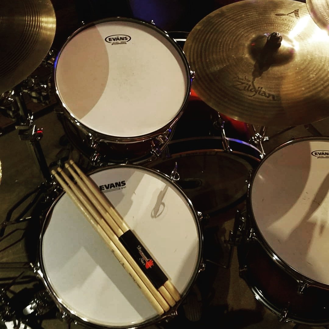 Krystal Lindsey drum #setup with Diemond Star #5A

Pick up your pair at DiemondStar.com

#Drummer
#DiemondStar
#Drumsticks
#FeelTheDifference
#Drummers
#Drums