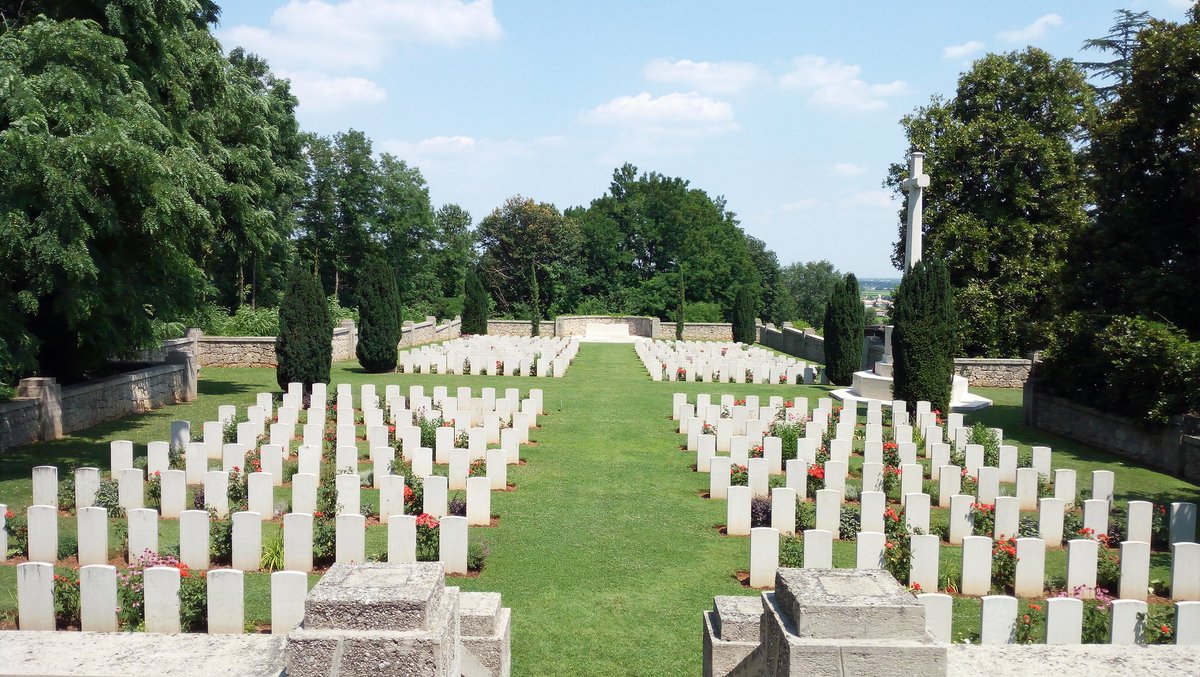 Nord_albert's tweet photo. Giavera Arcade British Cemetery today @CWGC @cantartica @cla_castelli https://t.co/5bimEltTGo