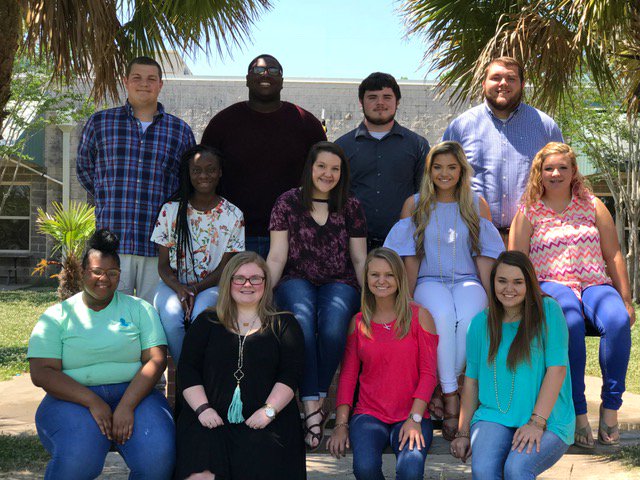 MultiplyingGood's tweet photo. Nearly 30% of the population in  #AndrewsSC live in #poverty,  significantly higher than the  national average of 14%. Find out how the Andrews High #SIA team is helping 3rd graders to pass the Ready Test &amp; support improved literacy on our FB page. We'll see you in #DC on 06/28! https://t.co/YUmU8mCZs9