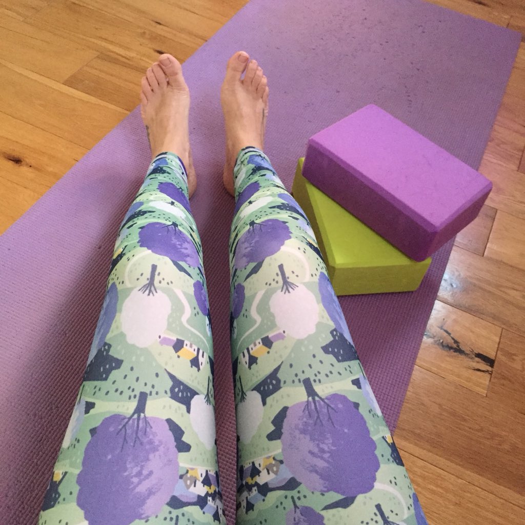 Real_Life_Yoga's tweet image. How to spot a *proper* #yoga teacher #183: Colour co-ordination. 

#pureluck #allthatwasclean
