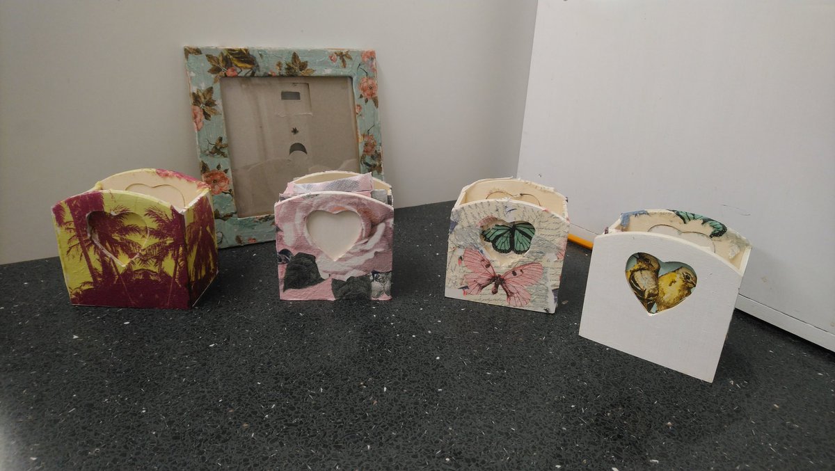 kmc40stuff's tweet image. Upcycling workshop as part of ladies night. Where women from the local North Glasgow community came along and tried new crafting skills followed  by a breathing and relaxation class. Thanks @OasisWwell for having me.