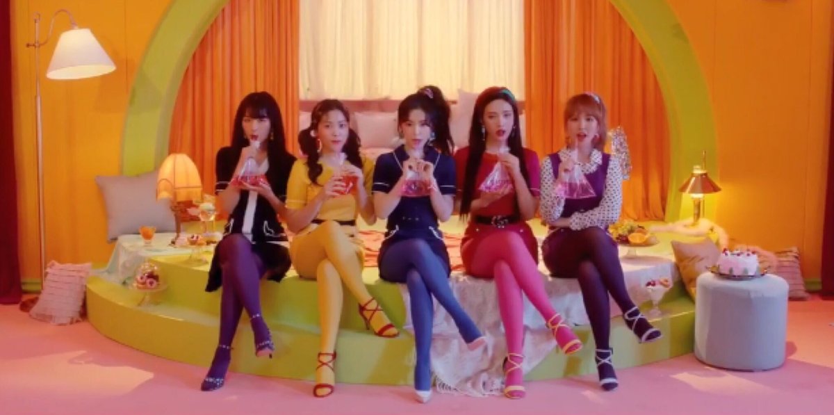 lq red velvet tweet media