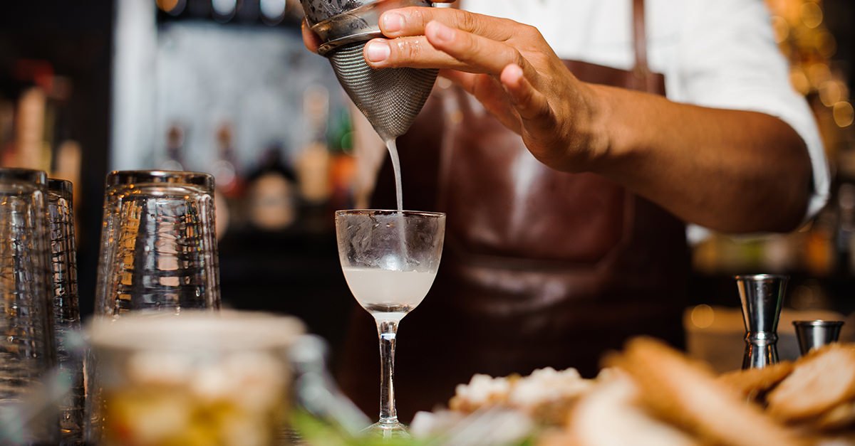 We Asked 10 Bartenders: What's the Difference Between a Bartender and a Mixologist? buff.ly/2M2ZwpW