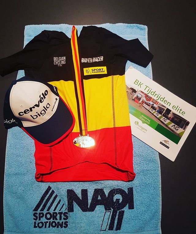Very proud to win for the 5th time in a row this beautiful ITT jersey <a href="/GemeenteAnzegem/">Gemeente Anzegem</a> today! Big thanks to @cervelobigla and ALL partners of the team, @sportvlaanderen, @naqisport, @fietsencasperhulste and everyone who supports us! Awesome job @belgiancycling for the livestream!